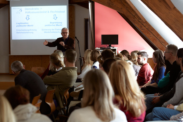 Pädagogischer Tag zum Thema "Demokratiebildung" am 11.04.2025 (Foto: Frank Duffner) Pädagogischer Tag zum Thema "Demokratiebildung" am 11.04.2025 (Foto: Frank Duffner)