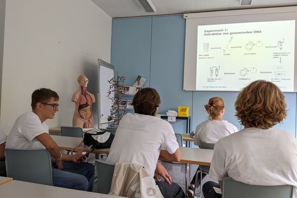 Das Leistungsfach Biologie im Novartis-Schullabor (27. Juni 2022)