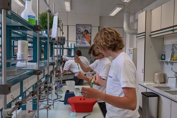Das Leistungsfach Biologie im Novartis-Schullabor (27. Juni 2022)