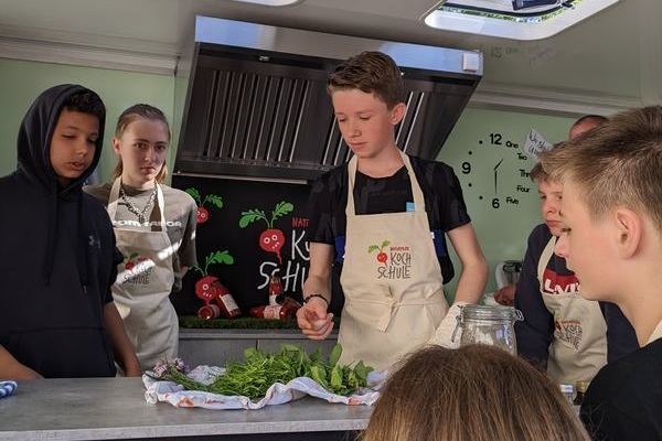 Naturpark-Kochschule zu Besuch am Kolleg in Stegen