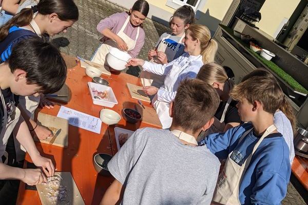 Naturpark-Kochschule zu Besuch am Kolleg in Stegen